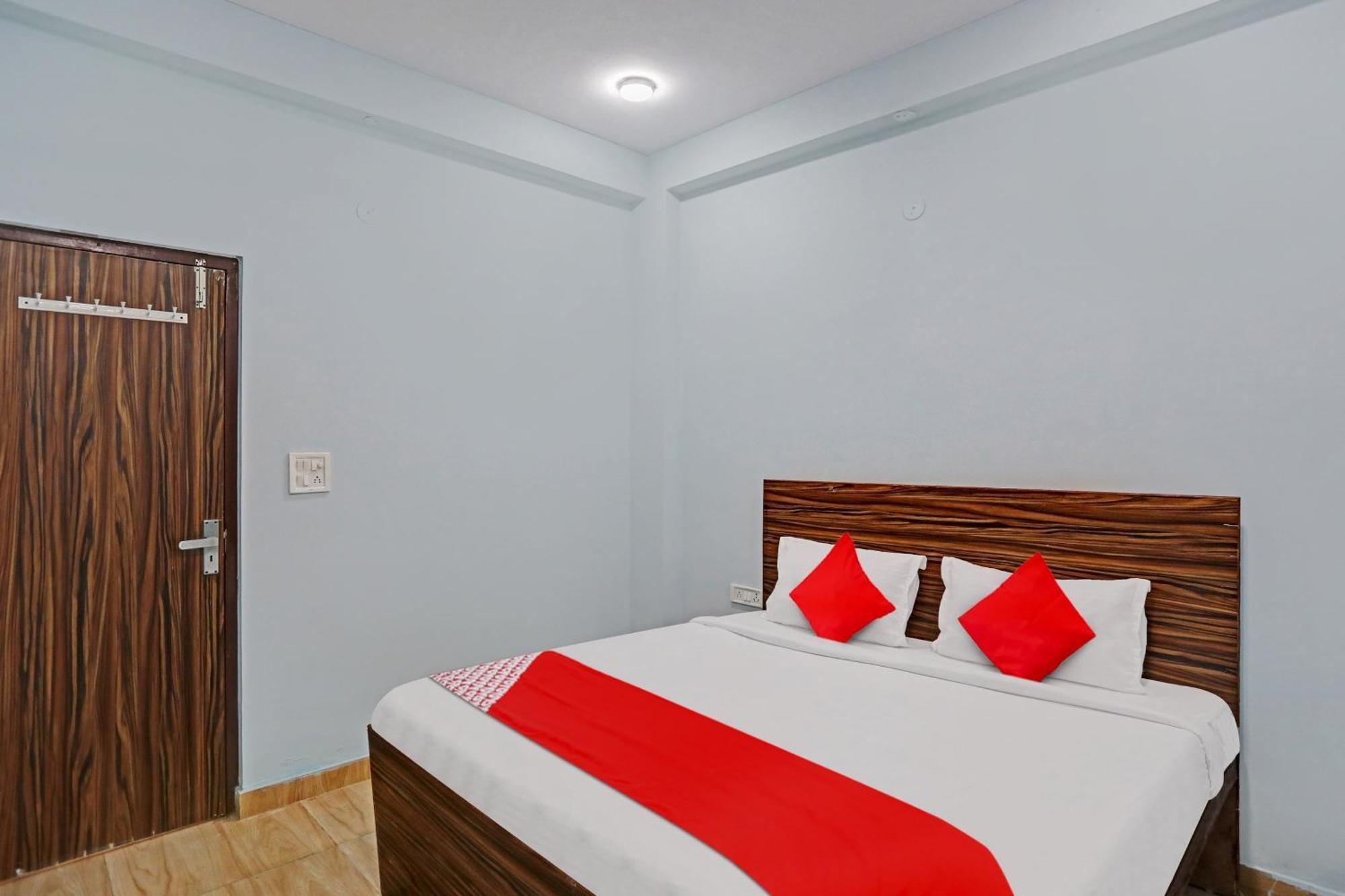 Hotel O Surya Gold Guest House Najafgarh Eksteriør billede